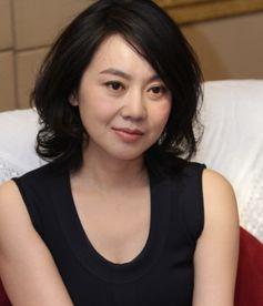 闫妮最新爆料照片,时尚魅力尽显